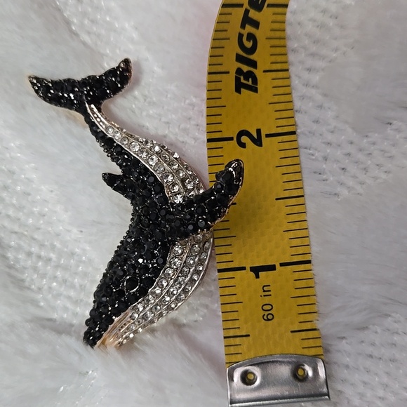 🍒 Whale Rhinestone Brooch or Pendant - Picture 3 of 3